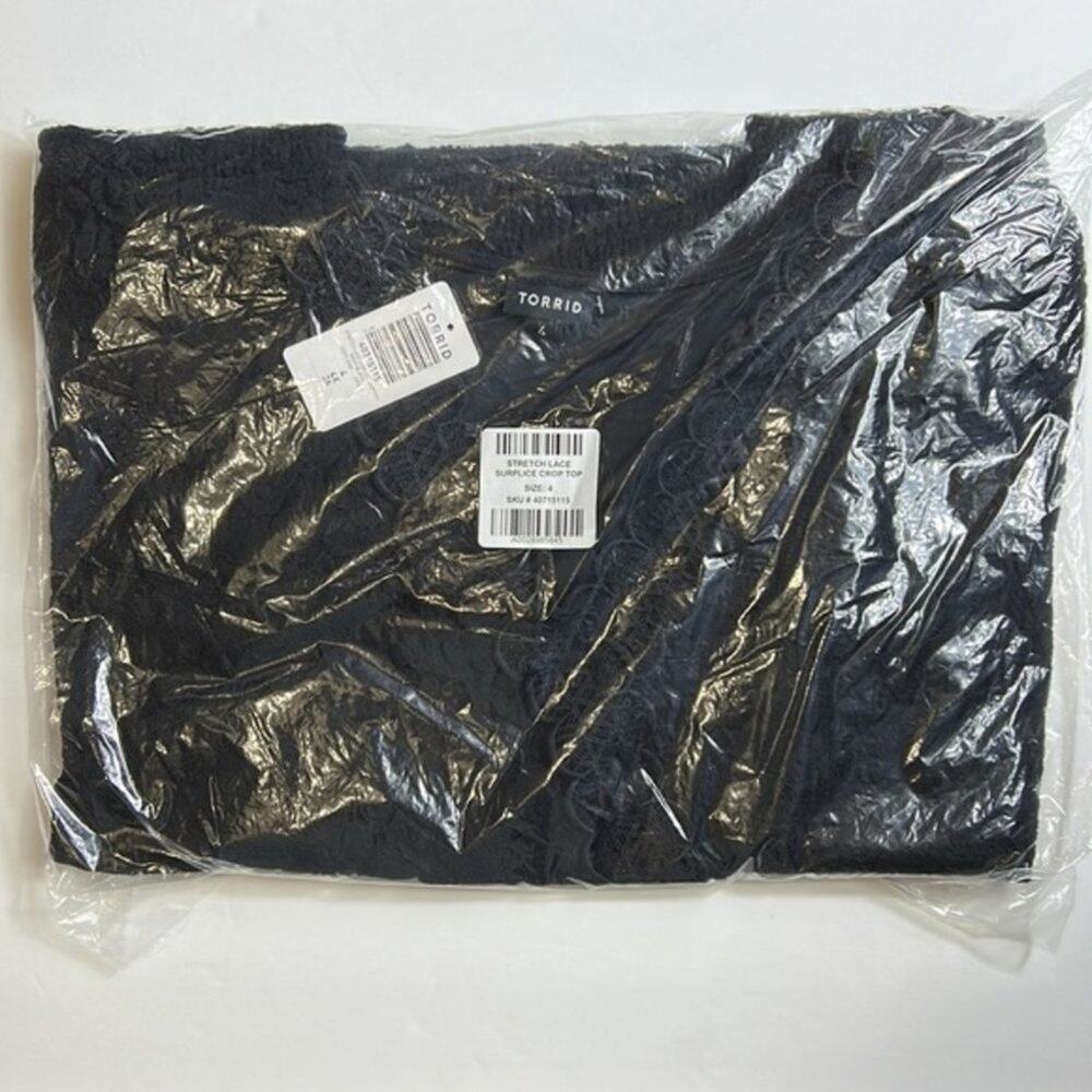 4 4X Plus Torrid Black Top Lace Surplice Crop NWT Lined Dark Romance Feminine
